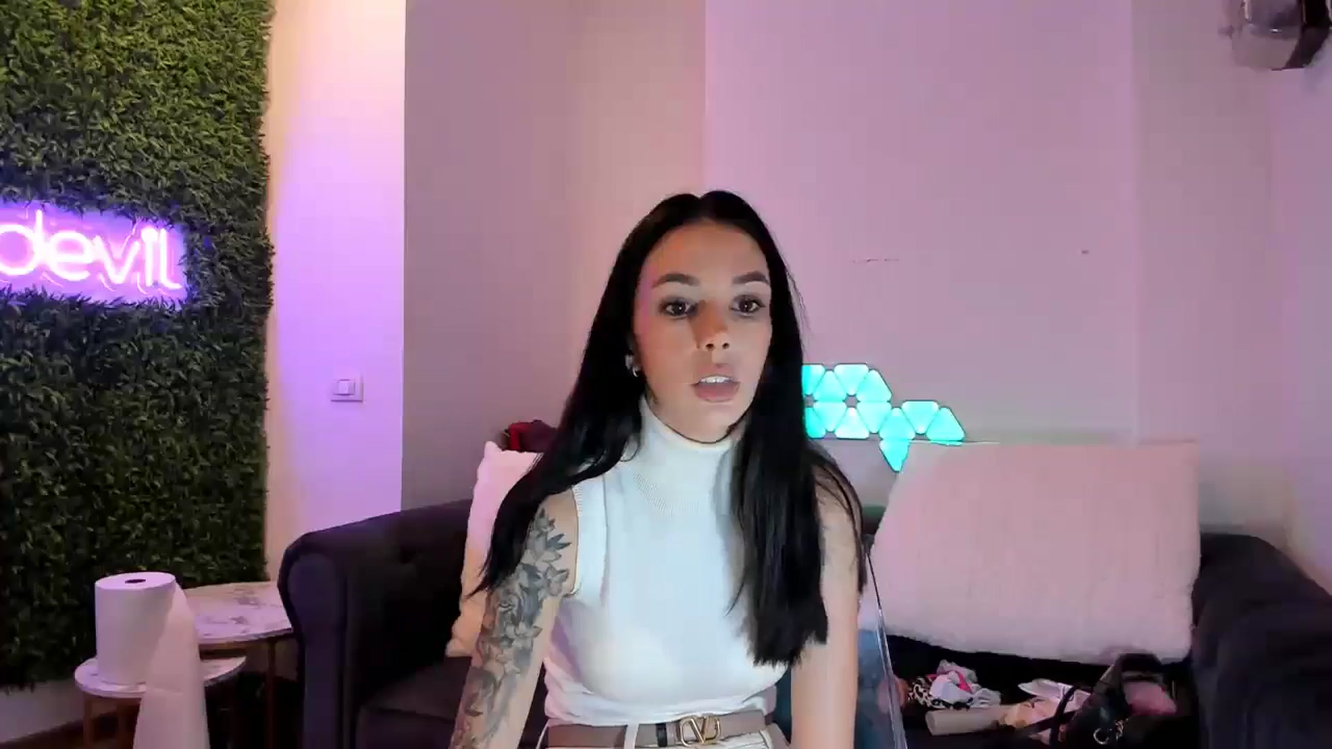 Gallery image thumbnail from Fallingdevil's myfreecams stream on, 11/27/2024, 14:14 image 20 of 20