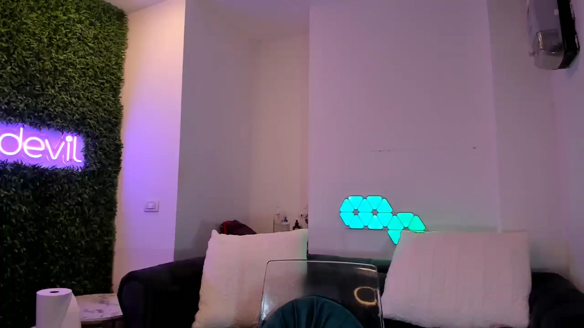 Gallery image thumbnail from Fallingdevil's myfreecams stream on, 11/27/2024, 14:14 image 16 of 20