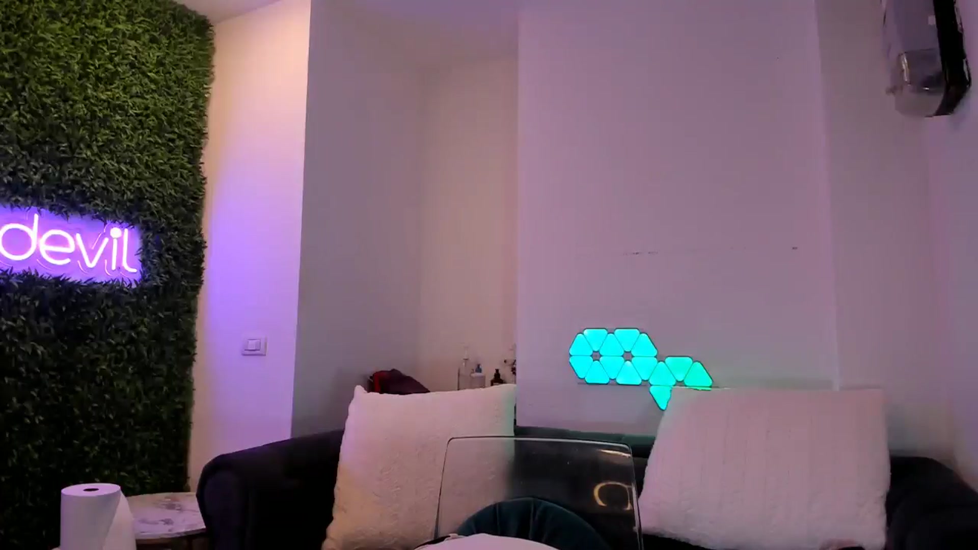 Gallery image thumbnail from Fallingdevil's myfreecams stream on, 11/27/2024, 14:14 image 3 of 20