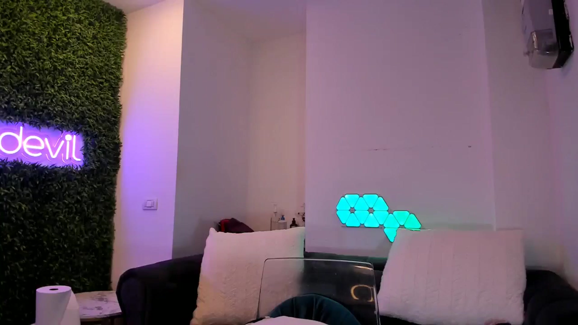 Gallery image thumbnail from Fallingdevil's myfreecams stream on, 11/27/2024, 14:14 image 4 of 20