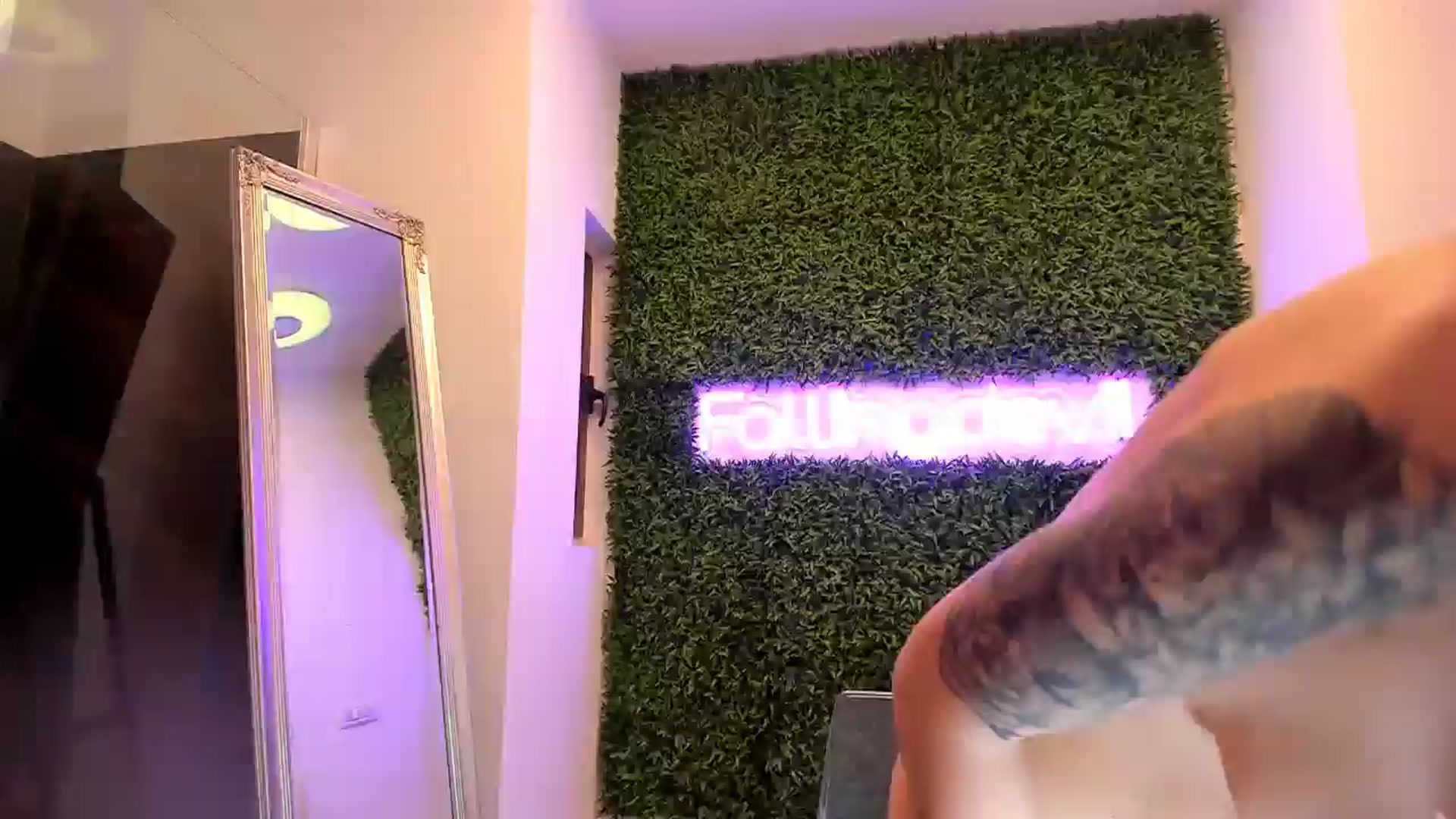 Gallery image thumbnail from Fallingdevil's myfreecams stream on, 11/28/2024, 11:01 image 8 of 20