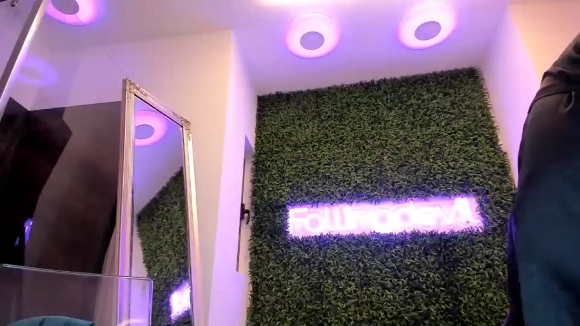 Gallery image thumbnail from Fallingdevil's myfreecams stream on, 12/01/2024, 11:43 image 2 of 20