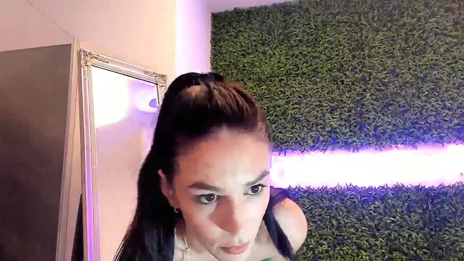 Gallery image thumbnail from Fallingdevil's myfreecams stream on, 12/04/2024, 09:17 image 11 of 20