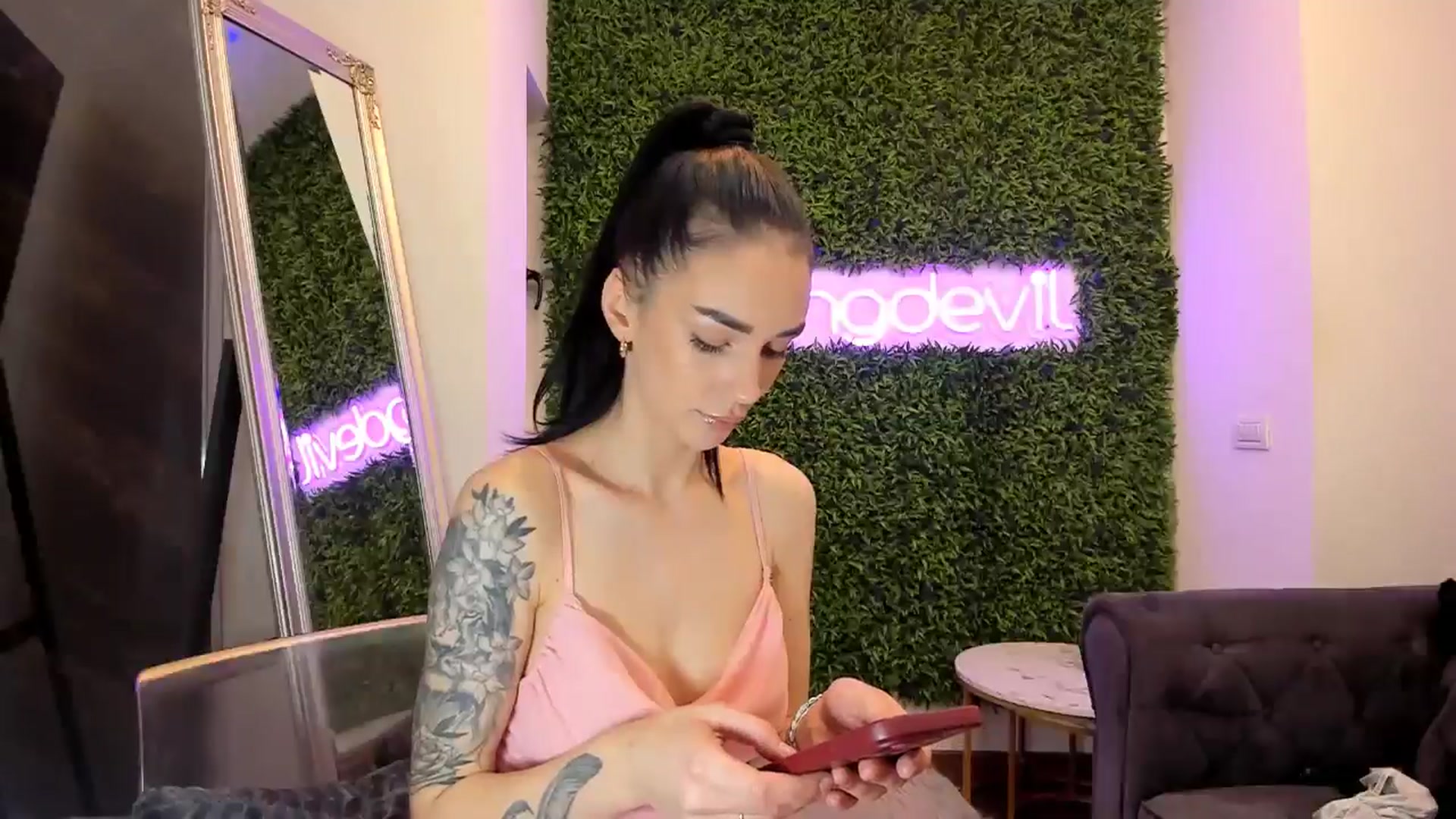 Gallery image thumbnail from Fallingdevil's myfreecams stream on, 01/27/2025, 08:22 image 17 of 20