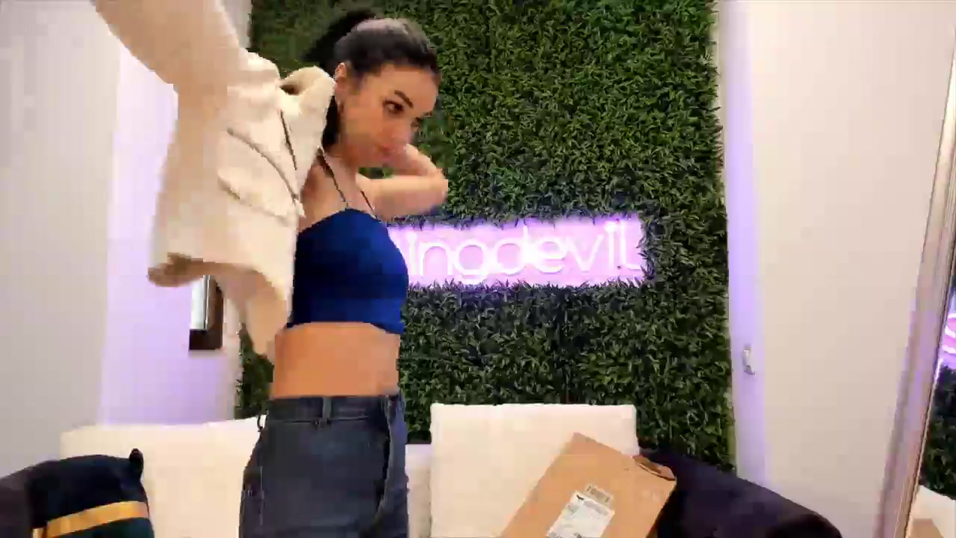 Gallery image thumbnail from Fallingdevil's myfreecams stream on, 04/08/2025, 07:36 image 17 of 20