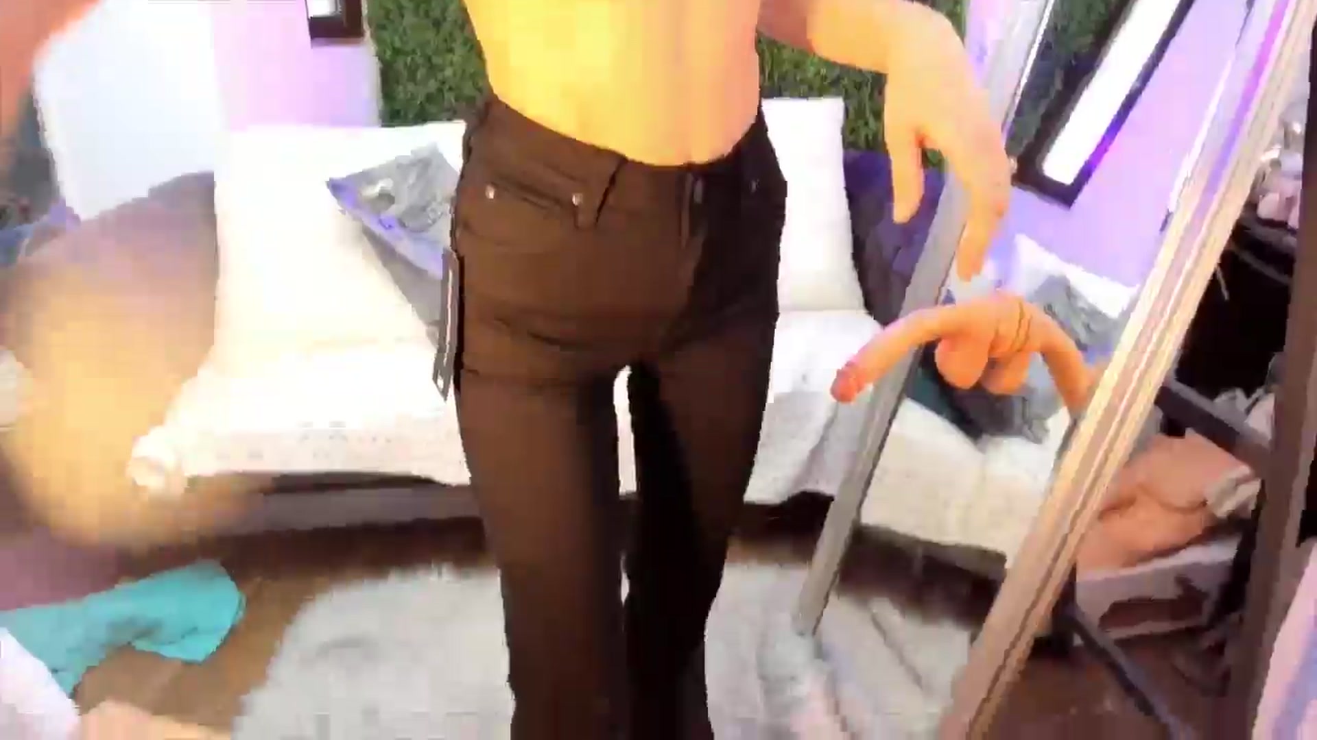 Gallery image thumbnail from Fallingdevil's myfreecams stream on, 04/10/2025, 12:15 image 15 of 20