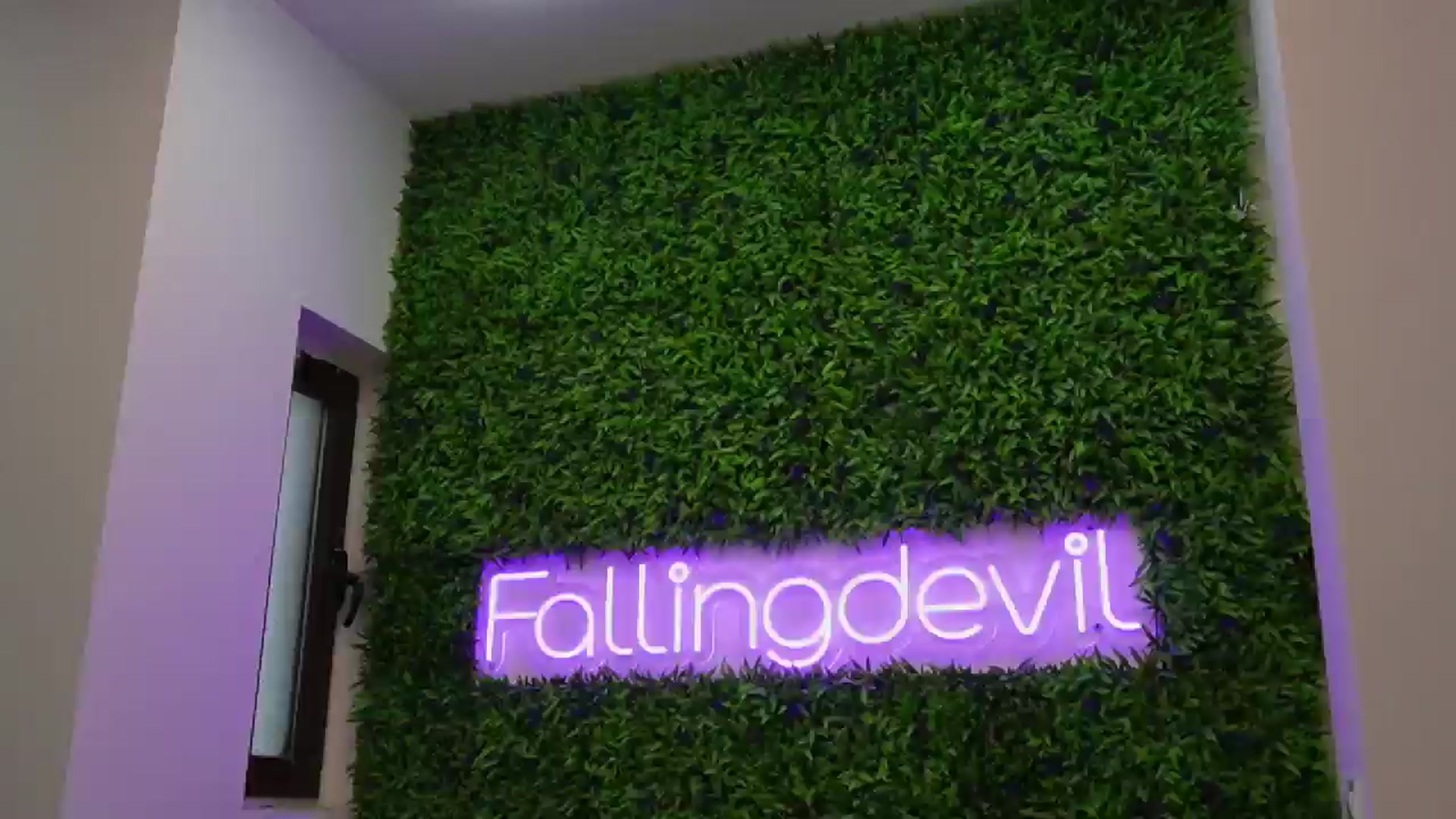Gallery image thumbnail from Fallingdevil's myfreecams stream on, 04/14/2025, 08:04 image 7 of 20