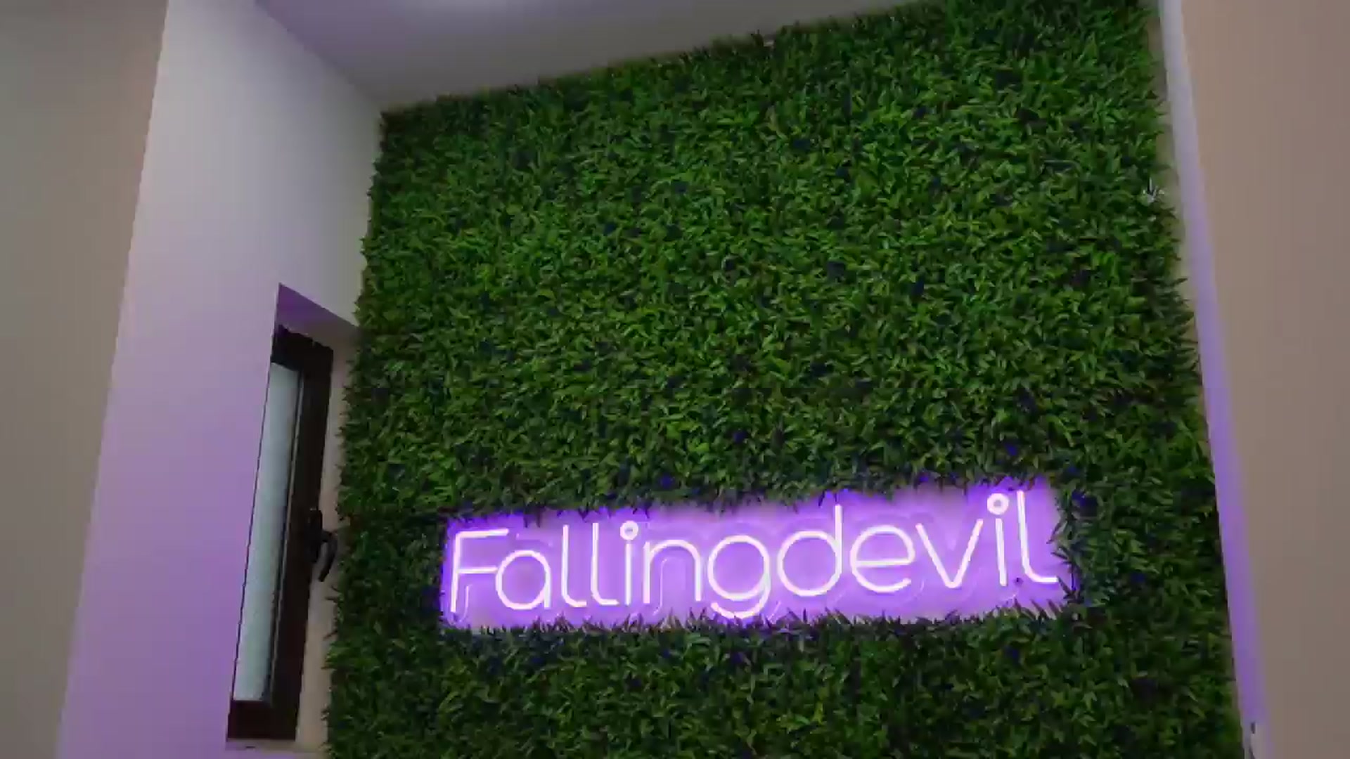 Gallery image thumbnail from Fallingdevil's myfreecams stream on, 04/14/2025, 08:04 image 8 of 20