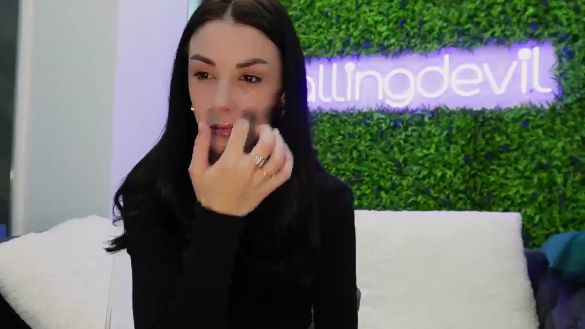 Gallery image thumbnail from Fallingdevil's myfreecams stream on, 04/14/2025, 08:51 image 19 of 20