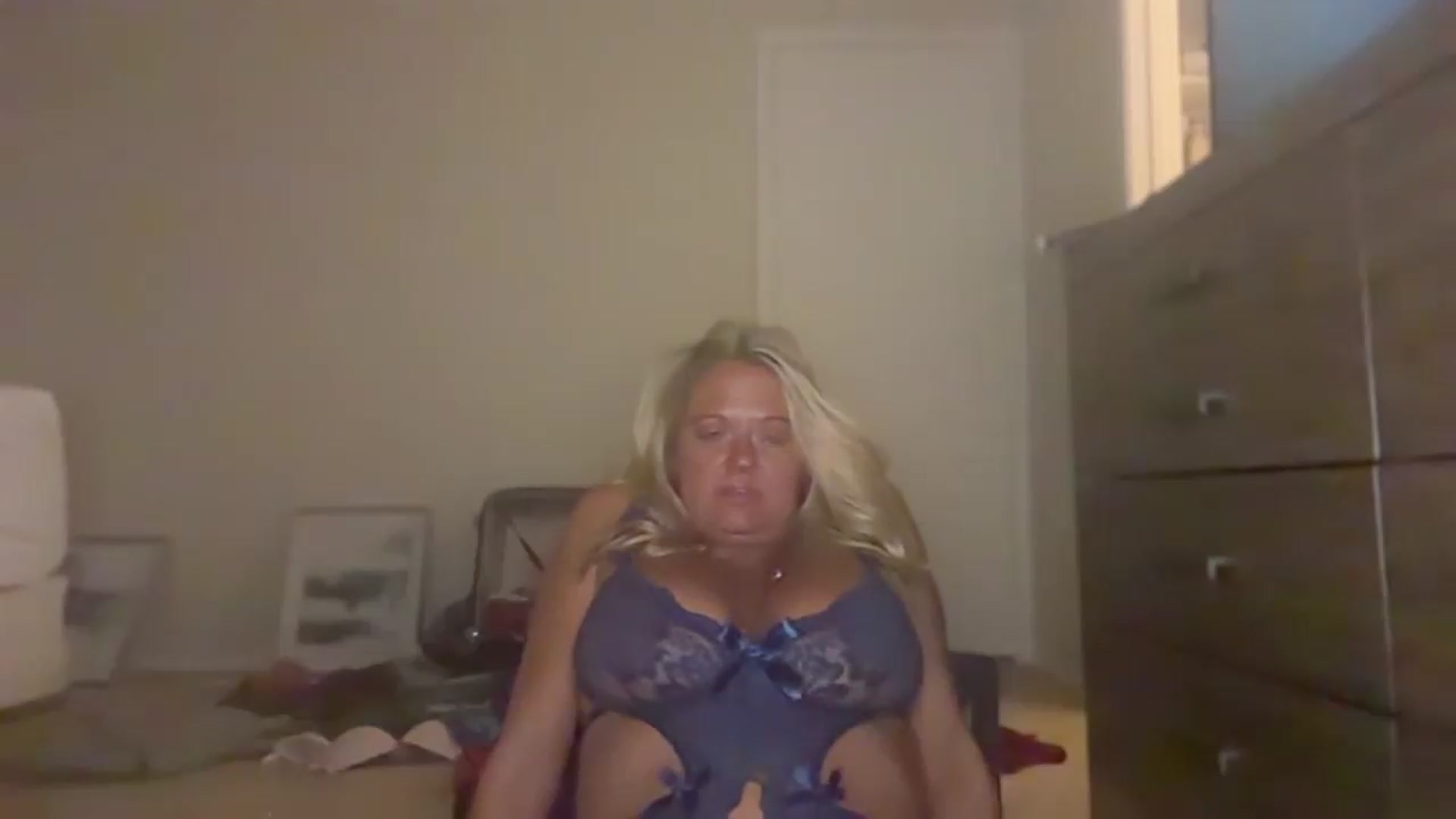 Gallery image thumbnail from FallonFuxx's myfreecams stream on, 08/14/2026, 09:02 image 10 of 20