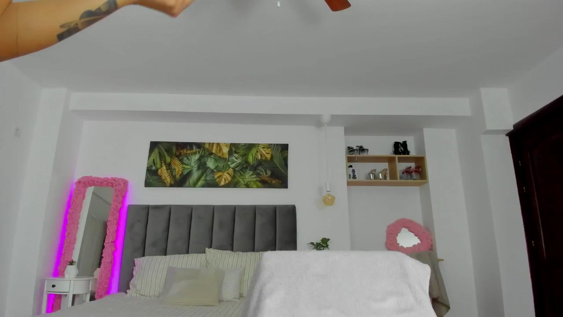 Gallery image thumbnail from Fancy_7een's myfreecams stream on, 11/08/2024, 24:14 image 7 of 20