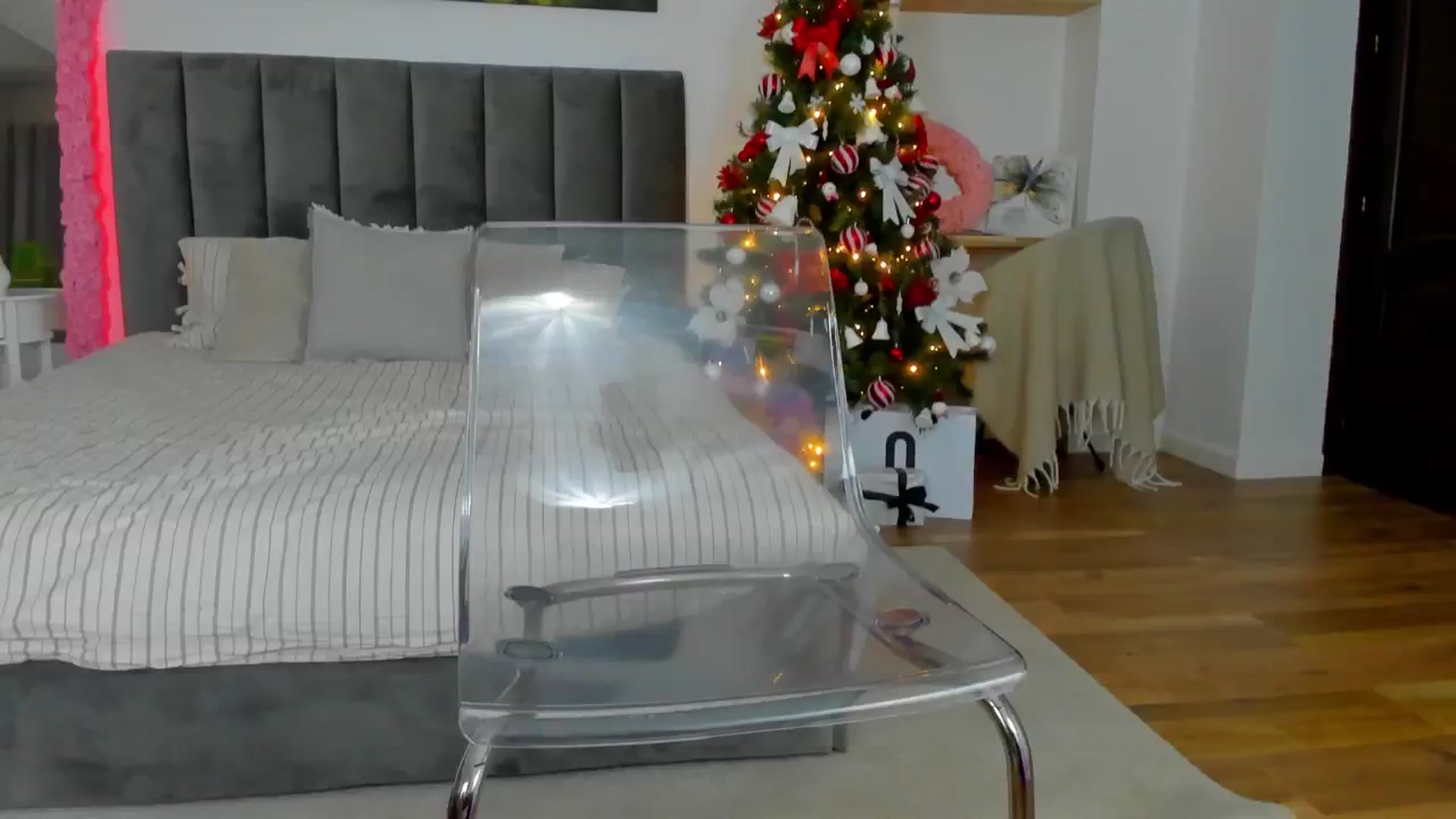 Gallery image thumbnail from Fancy_7een's myfreecams stream on, 01/02/2025, 24:09 image 16 of 20