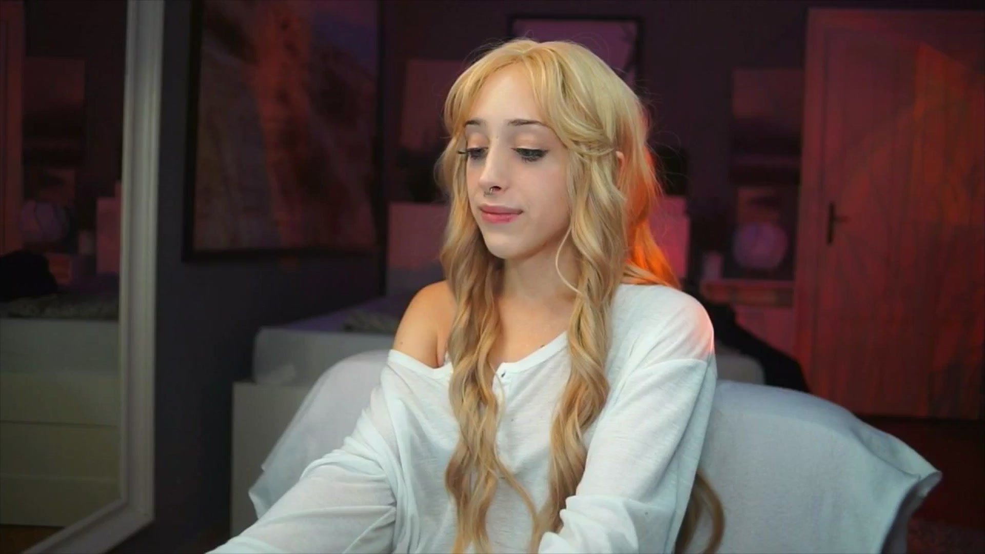 Gallery image thumbnail from Fanny21's myfreecams stream on, 10/05/2025, 20:53 image 18 of 20