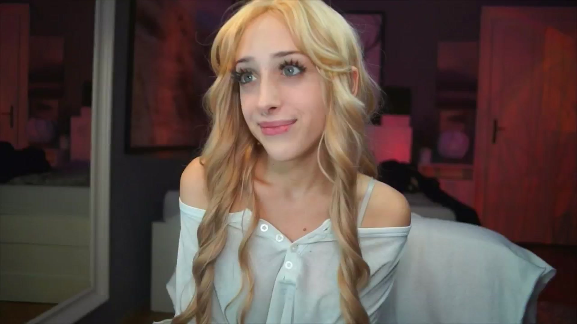 Gallery image thumbnail from Fanny21's myfreecams stream on, 10/05/2025, 20:53 image 4 of 20