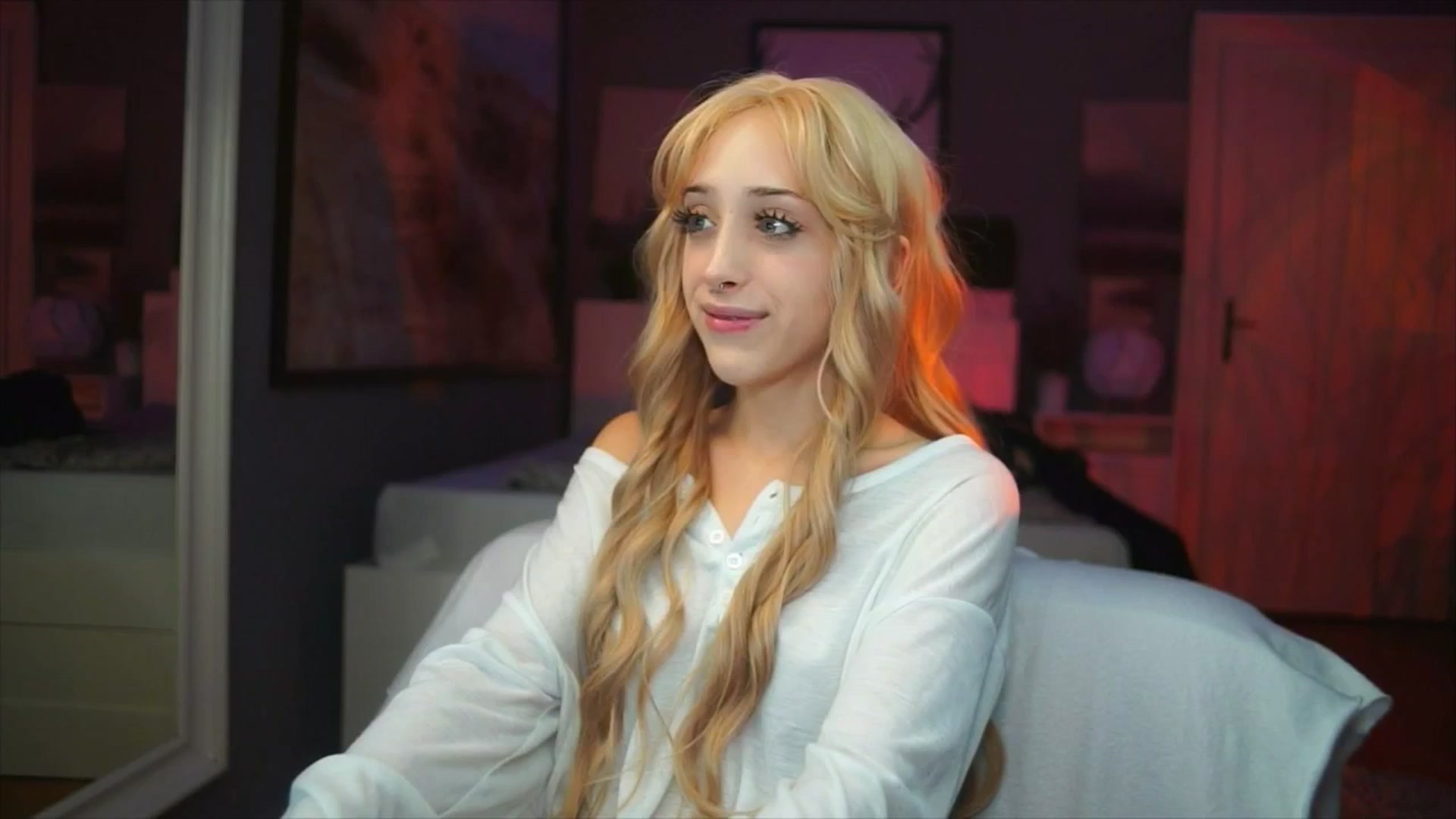 Gallery image thumbnail from Fanny21's myfreecams stream on, 10/05/2025, 20:53 image 14 of 20