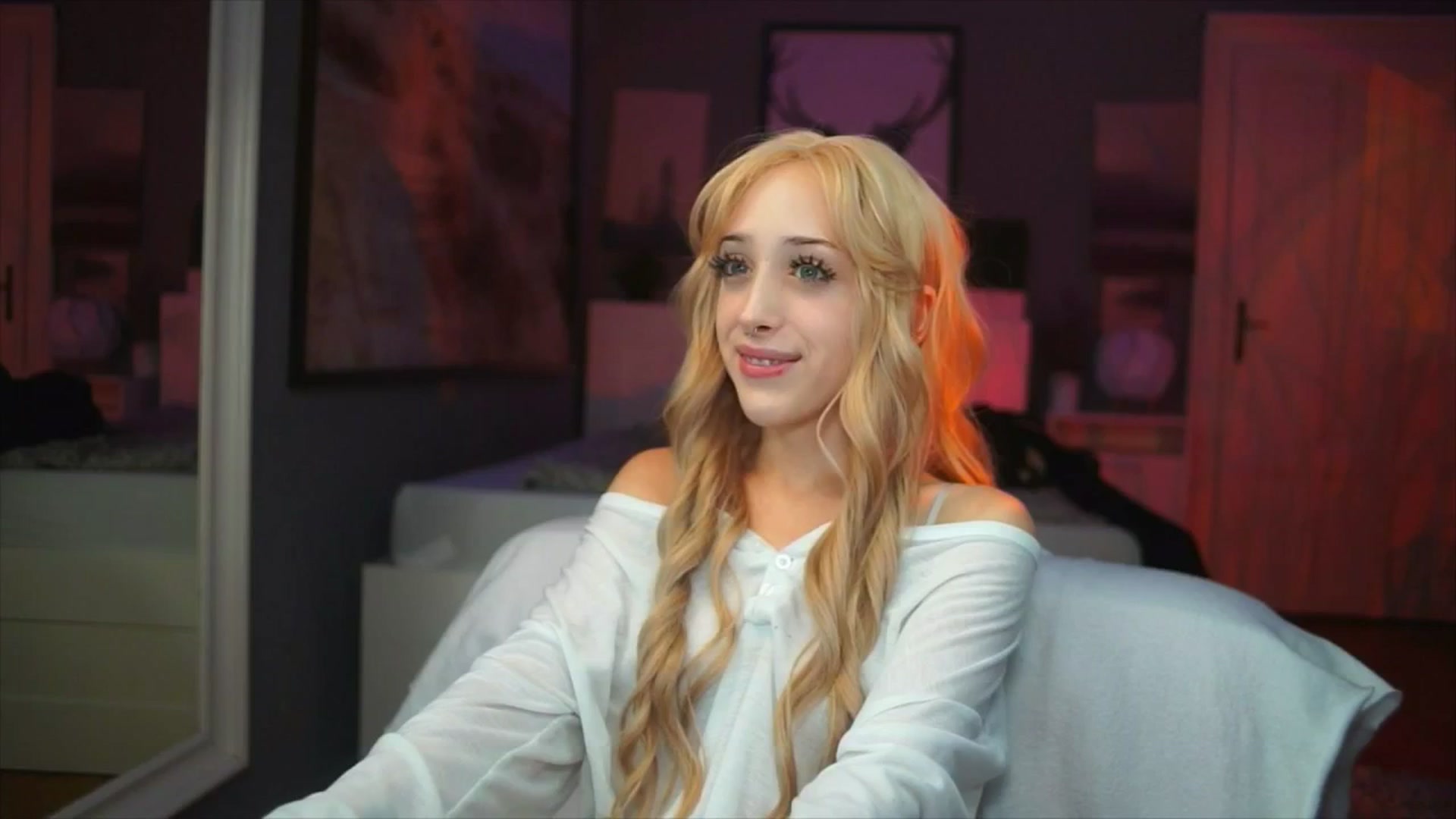 Gallery image thumbnail from Fanny21's myfreecams stream on, 10/05/2025, 20:53 image 6 of 20