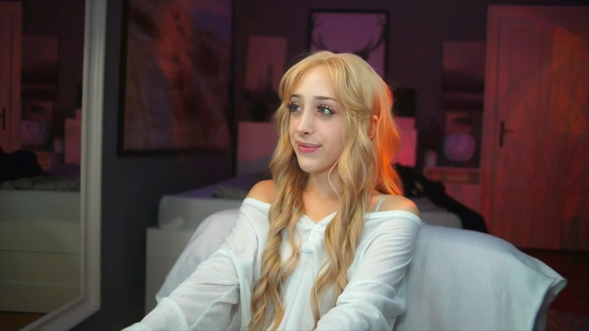 Gallery image thumbnail from Fanny21's myfreecams stream on, 10/05/2025, 20:53 image 5 of 20