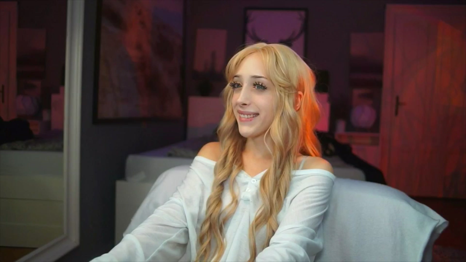 Gallery image thumbnail from Fanny21's myfreecams stream on, 10/05/2025, 20:53 image 7 of 20
