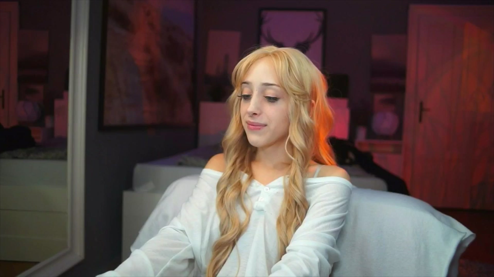 Gallery image thumbnail from Fanny21's myfreecams stream on, 10/05/2025, 20:53 image 8 of 20