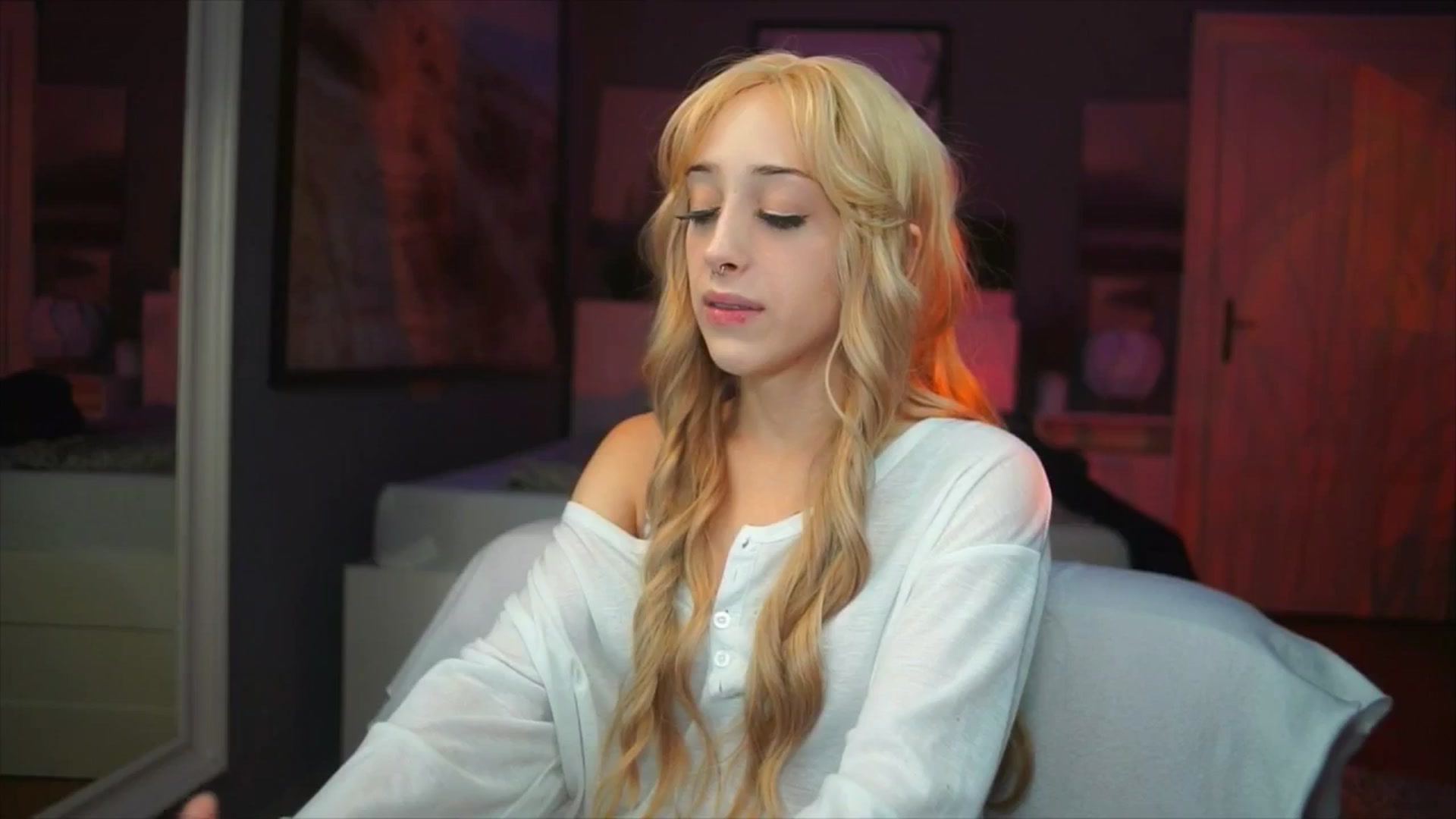 Gallery image thumbnail from Fanny21's myfreecams stream on, 10/05/2025, 20:53 image 17 of 20