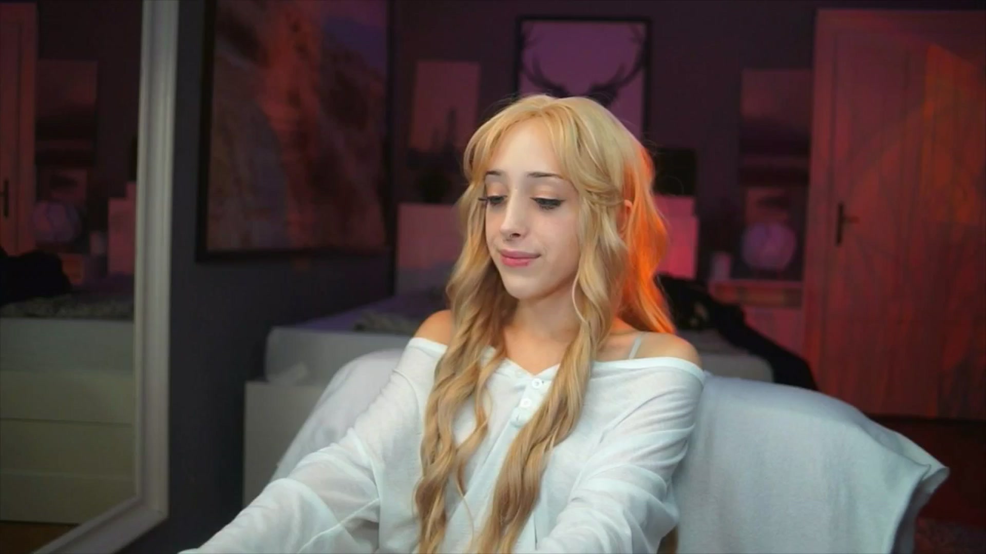 Gallery image thumbnail from Fanny21's myfreecams stream on, 10/05/2025, 20:53 image 11 of 20