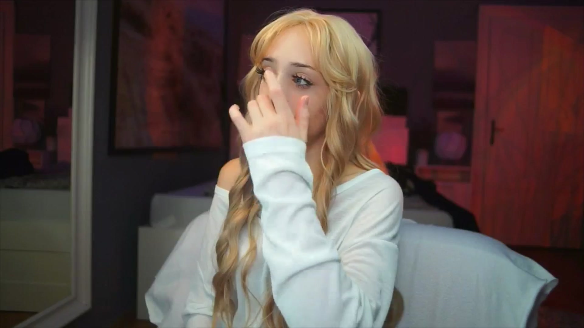 Gallery image thumbnail from Fanny21's myfreecams stream on, 10/05/2025, 20:53 image 15 of 20