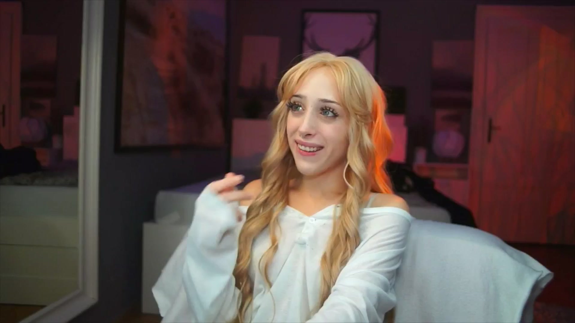 Gallery image thumbnail from Fanny21's myfreecams stream on, 10/05/2025, 20:53 image 10 of 20