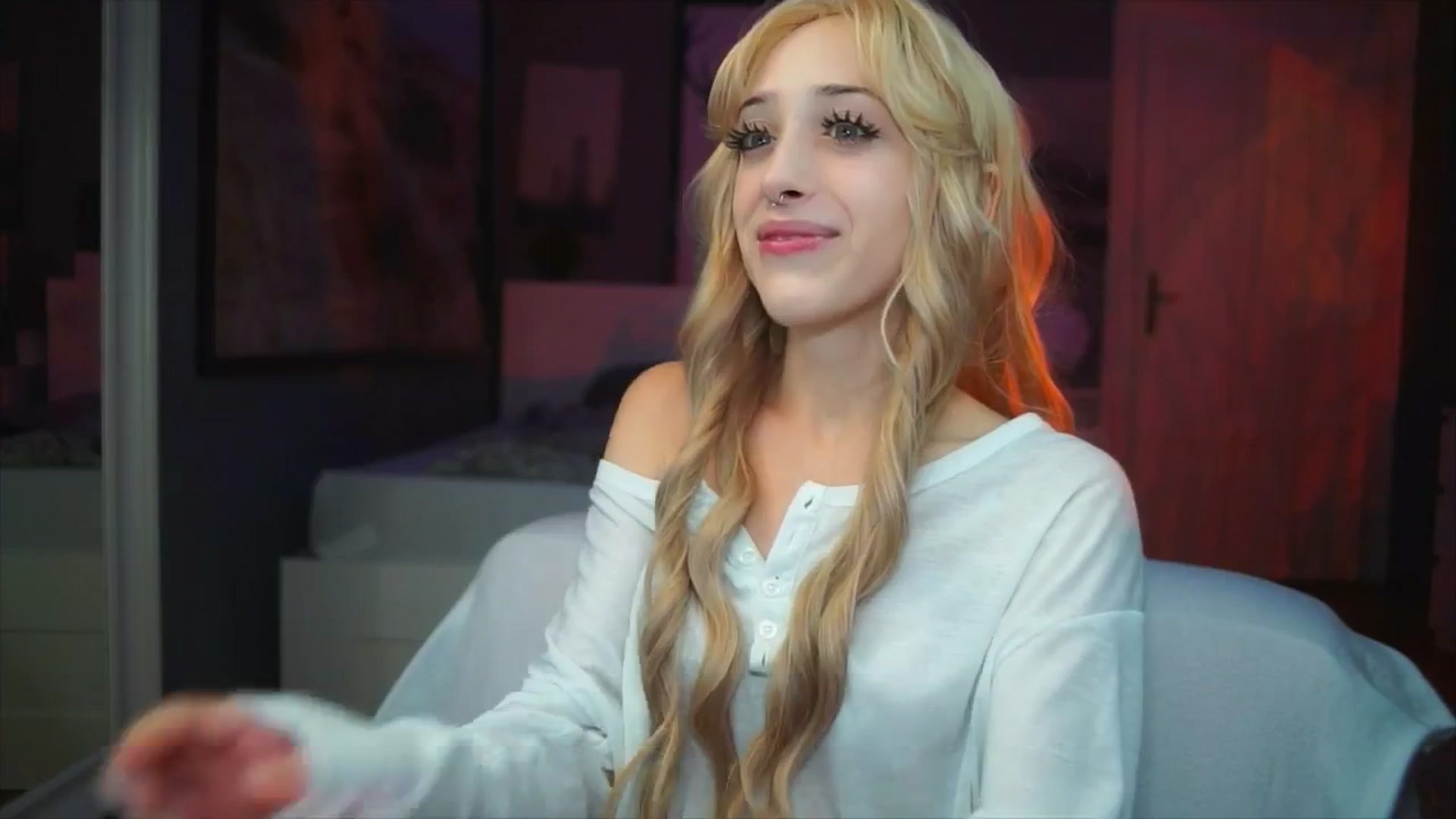 Gallery image thumbnail from Fanny21's myfreecams stream on, 10/05/2025, 22:04 image 9 of 20