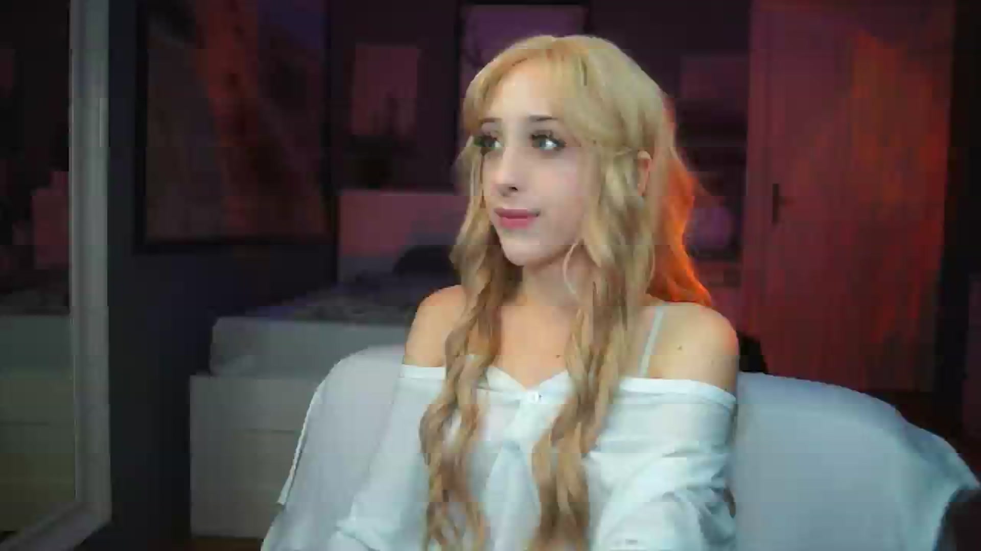 Gallery image thumbnail from Fanny21's myfreecams stream on, 10/05/2025, 22:04 image 1 of 20