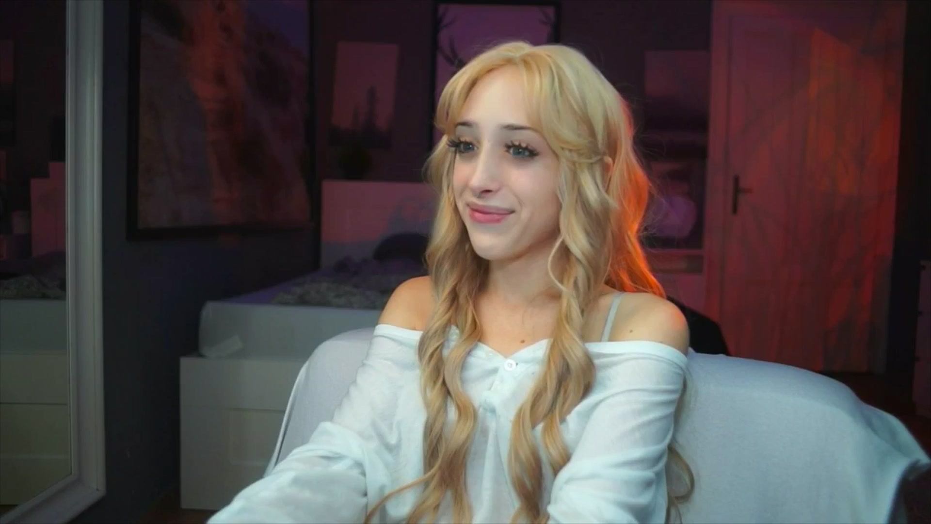 Gallery image thumbnail from Fanny21's myfreecams stream on, 10/05/2025, 22:04 image 7 of 20