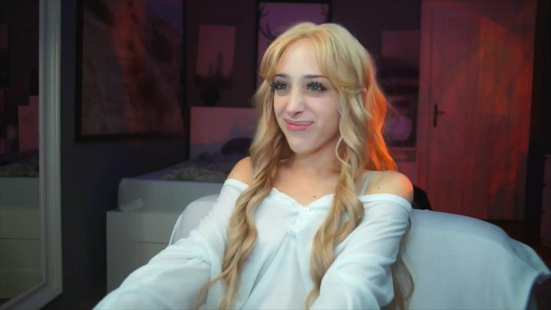 Gallery image thumbnail from Fanny21's myfreecams stream on, 10/05/2025, 22:04 image 8 of 20