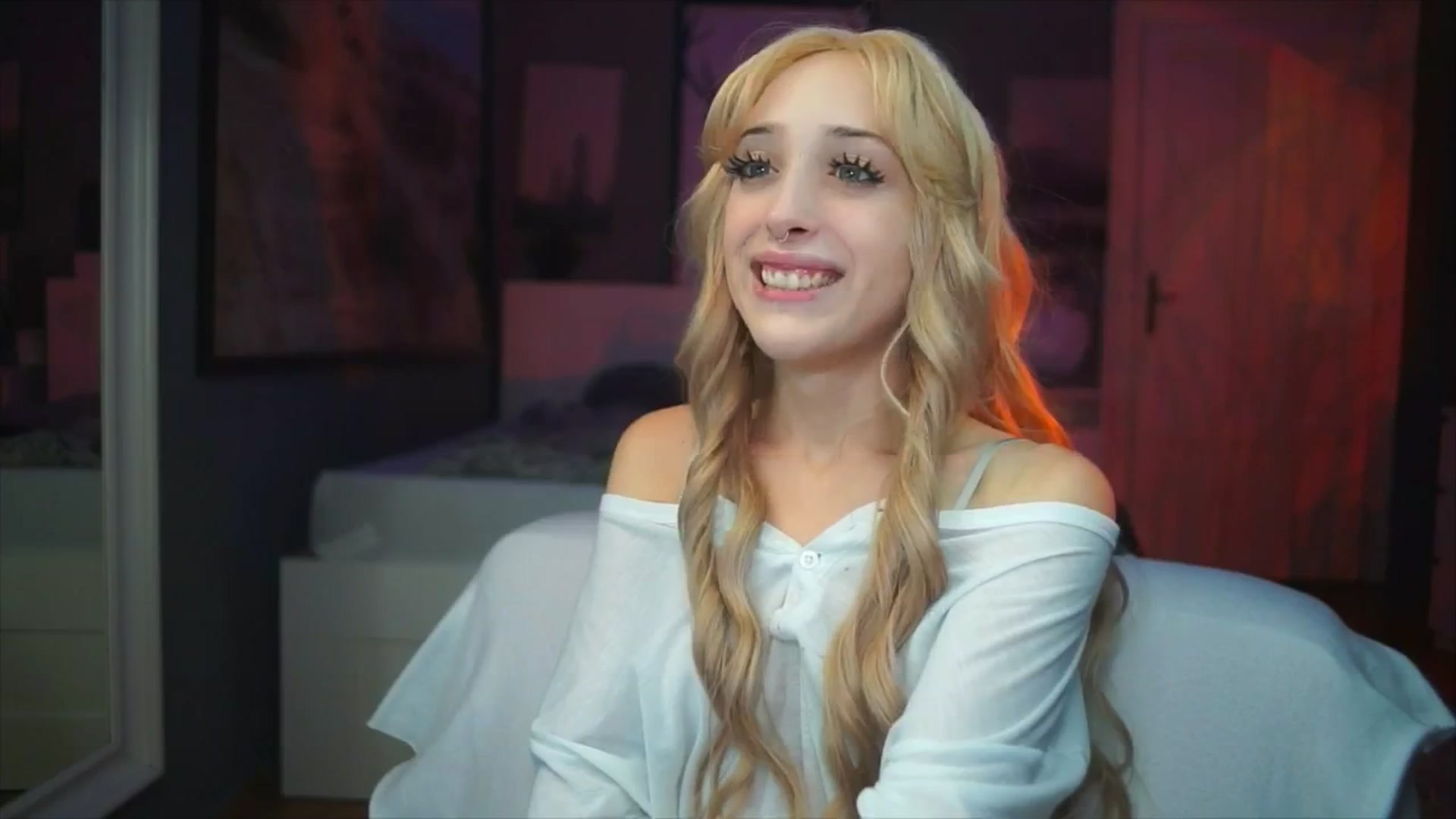 Gallery image thumbnail from Fanny21's myfreecams stream on, 10/05/2025, 22:04 image 11 of 20