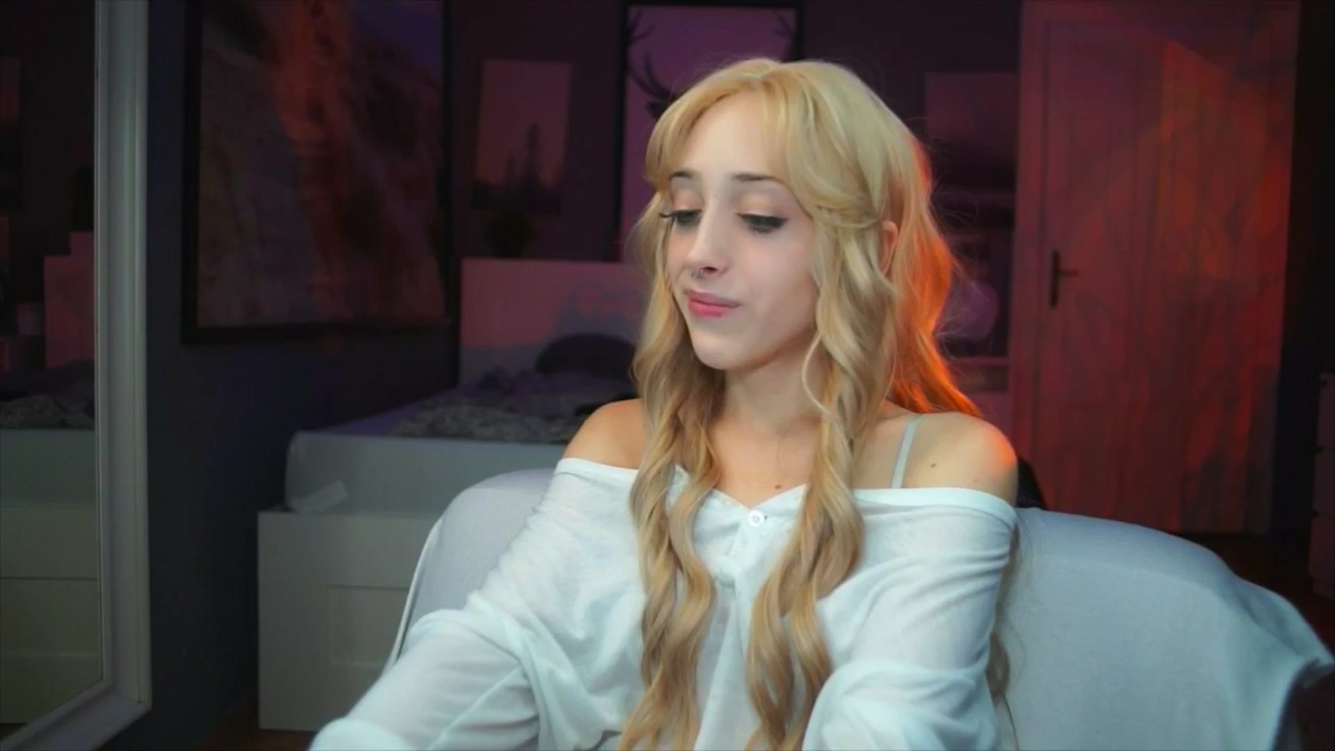 Gallery image thumbnail from Fanny21's myfreecams stream on, 10/05/2025, 22:04 image 6 of 20