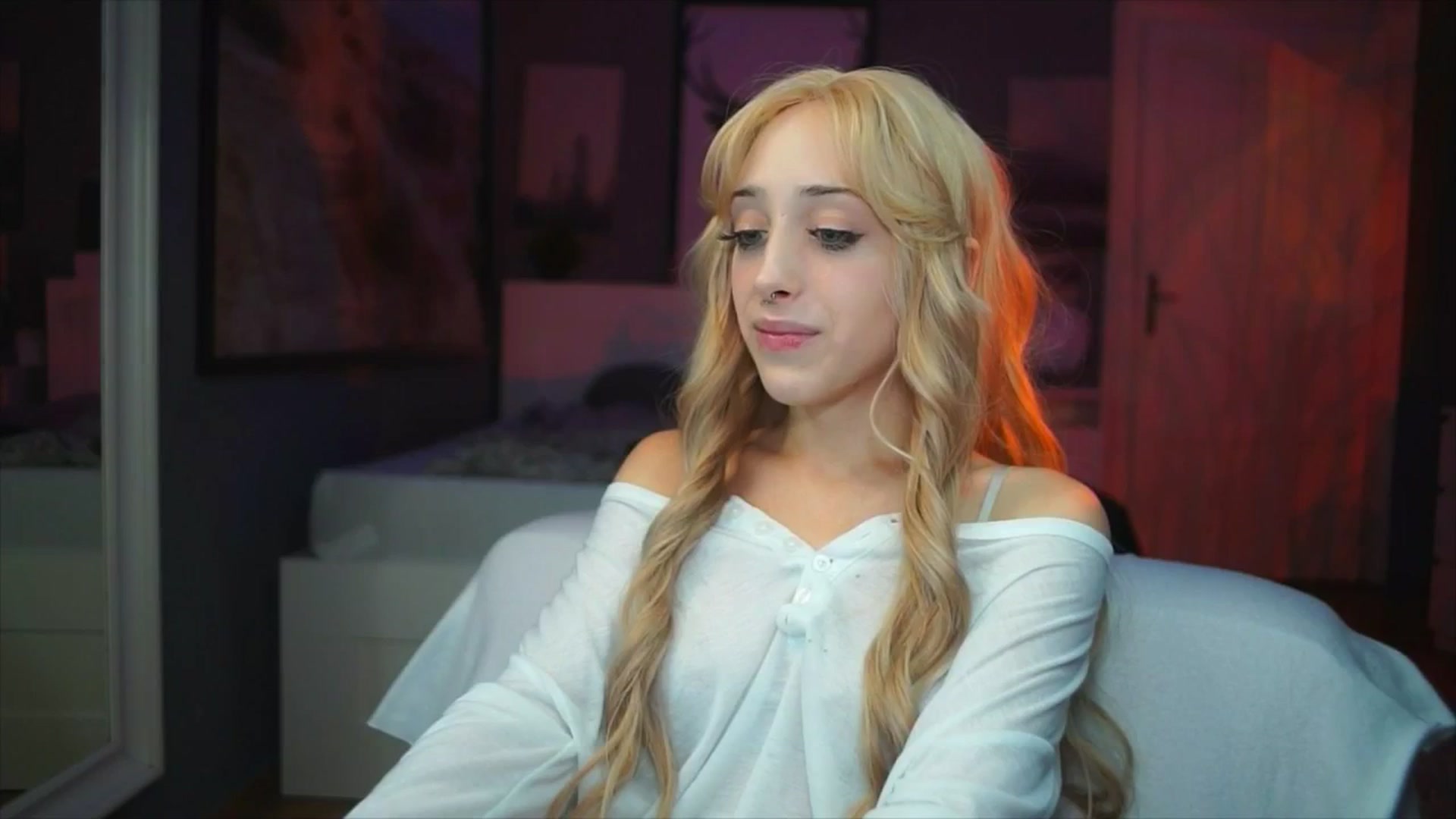 Gallery image thumbnail from Fanny21's myfreecams stream on, 10/05/2025, 22:04 image 18 of 20