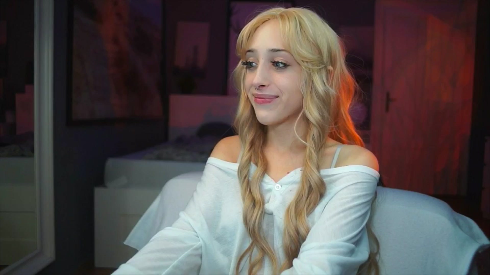 Gallery image thumbnail from Fanny21's myfreecams stream on, 10/05/2025, 22:04 image 10 of 20