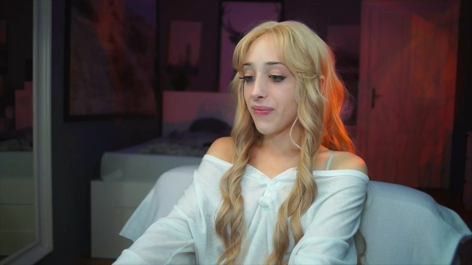 Gallery image thumbnail from Fanny21's myfreecams stream on, 10/05/2025, 22:04 image 16 of 20