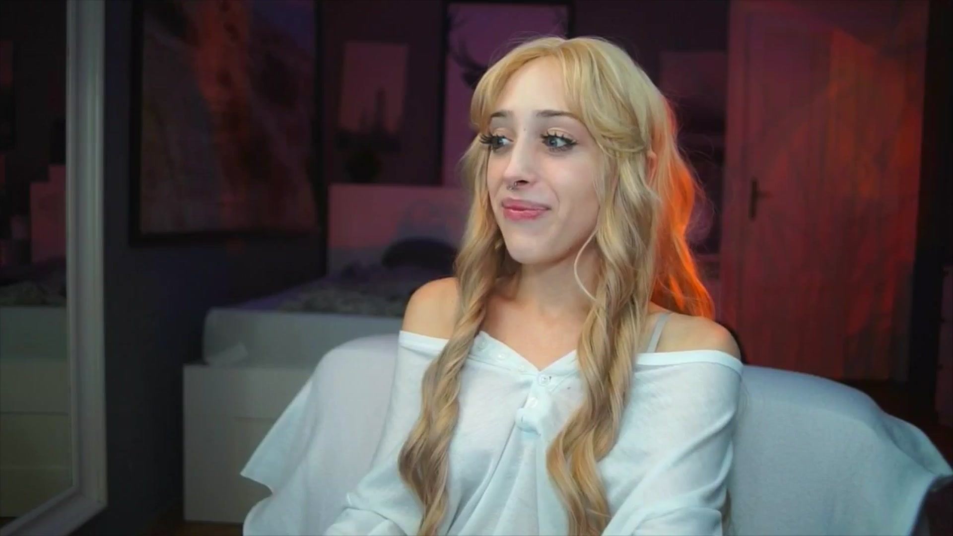 Gallery image thumbnail from Fanny21's myfreecams stream on, 10/05/2025, 22:04 image 17 of 20