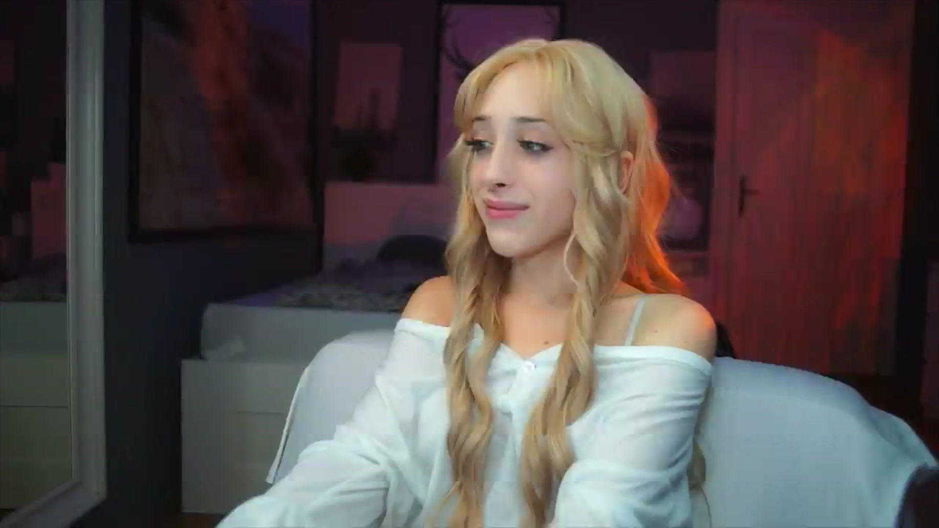 Gallery image thumbnail from Fanny21's myfreecams stream on, 10/05/2025, 22:04 image 4 of 20