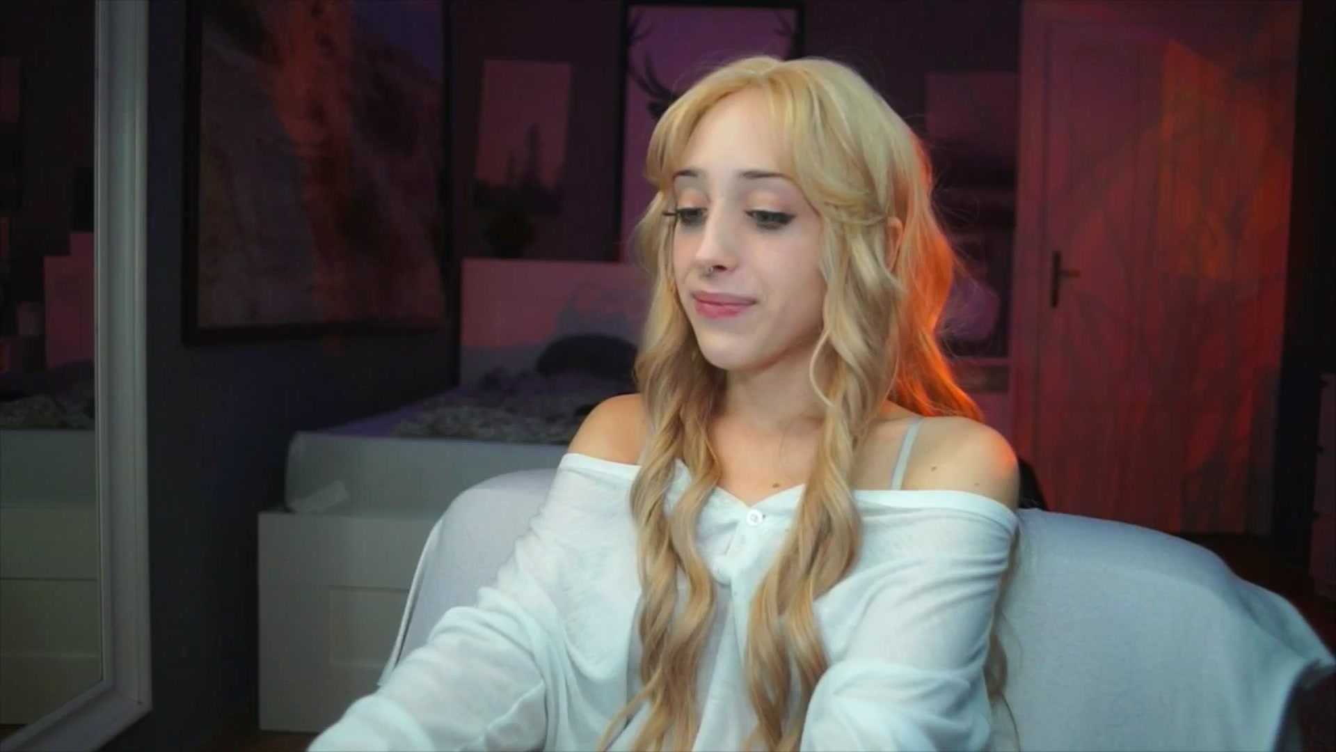 Gallery image thumbnail from Fanny21's myfreecams stream on, 10/05/2025, 22:04 image 5 of 20