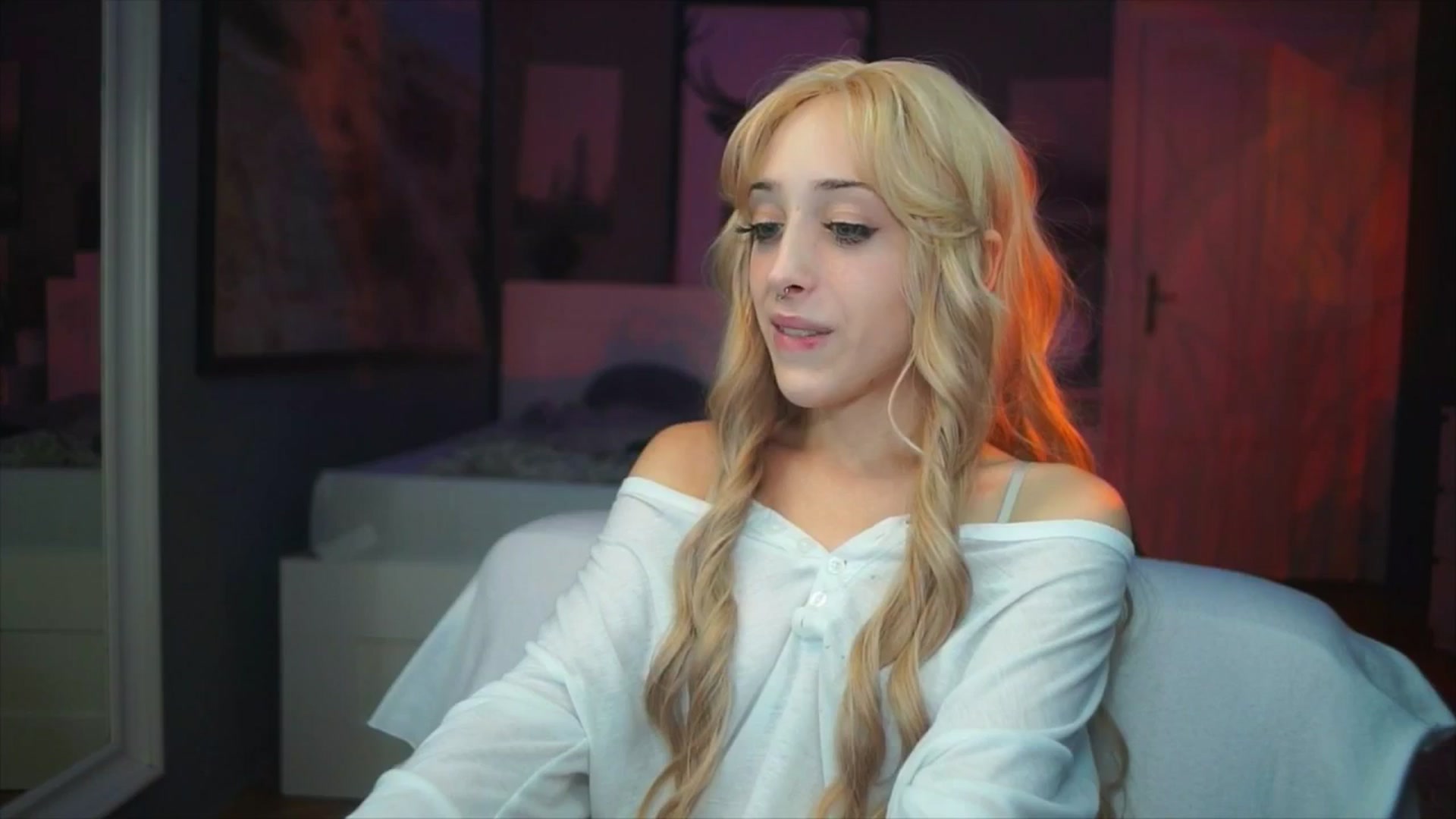 Gallery image thumbnail from Fanny21's myfreecams stream on, 10/05/2025, 22:04 image 15 of 20