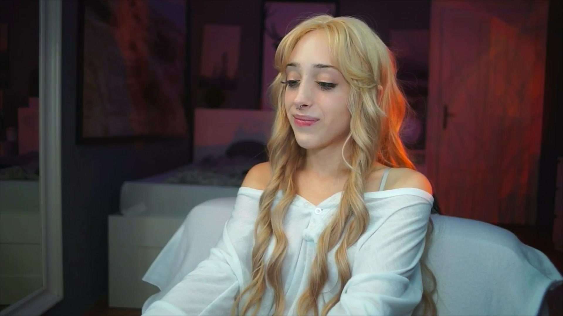 Gallery image thumbnail from Fanny21's myfreecams stream on, 10/05/2025, 22:04 image 13 of 20