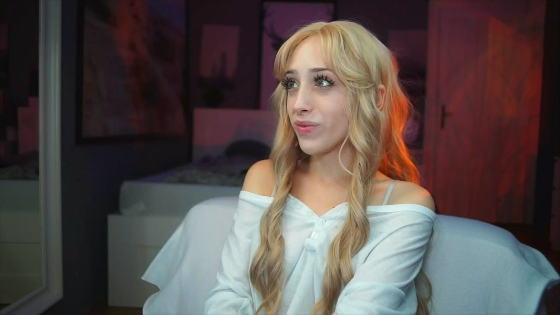 Gallery image thumbnail from Fanny21's myfreecams stream on, 10/05/2025, 22:04 image 14 of 20