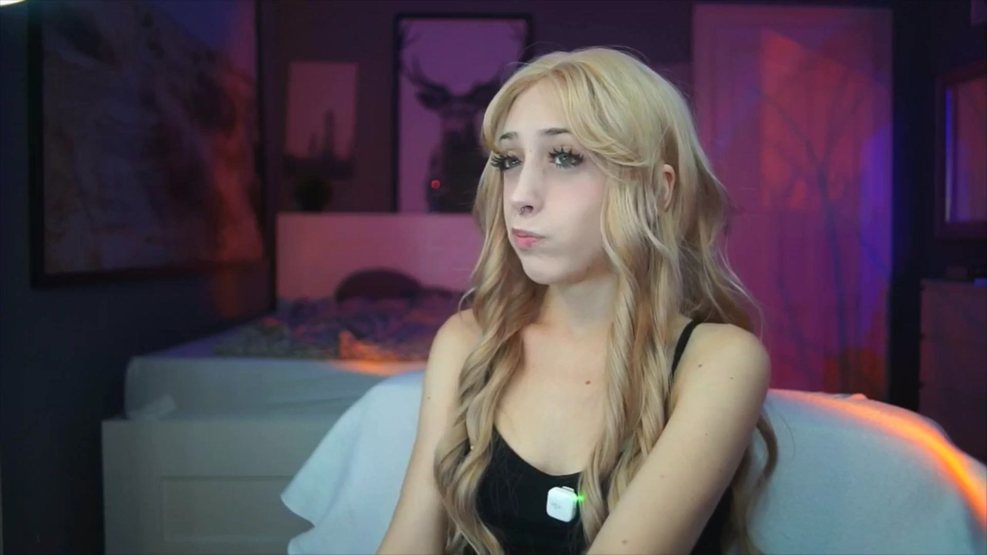 Gallery image thumbnail from Fanny21's myfreecams stream on, 10/07/2025, 17:19 image 15 of 20
