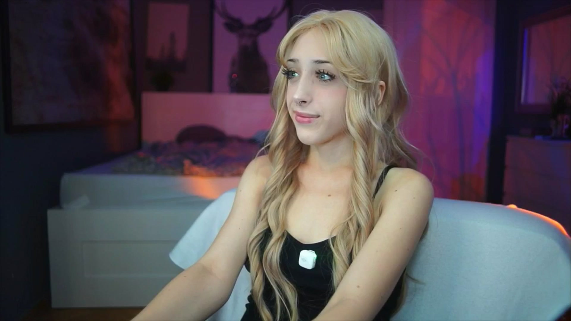 Gallery image thumbnail from Fanny21's myfreecams stream on, 10/07/2025, 17:19 image 13 of 20