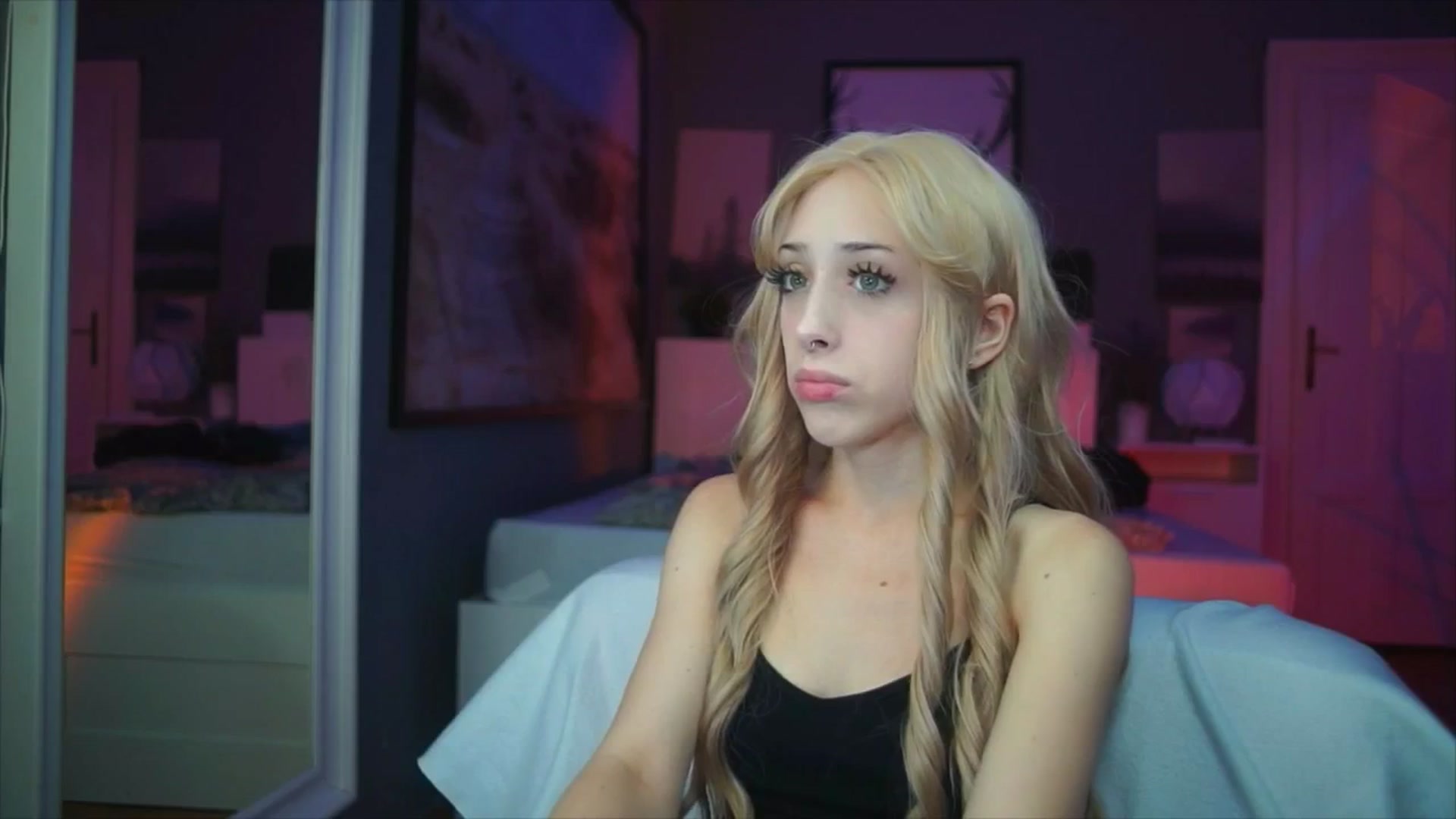Gallery image thumbnail from Fanny21's myfreecams stream on, 10/07/2025, 18:56 image 10 of 20