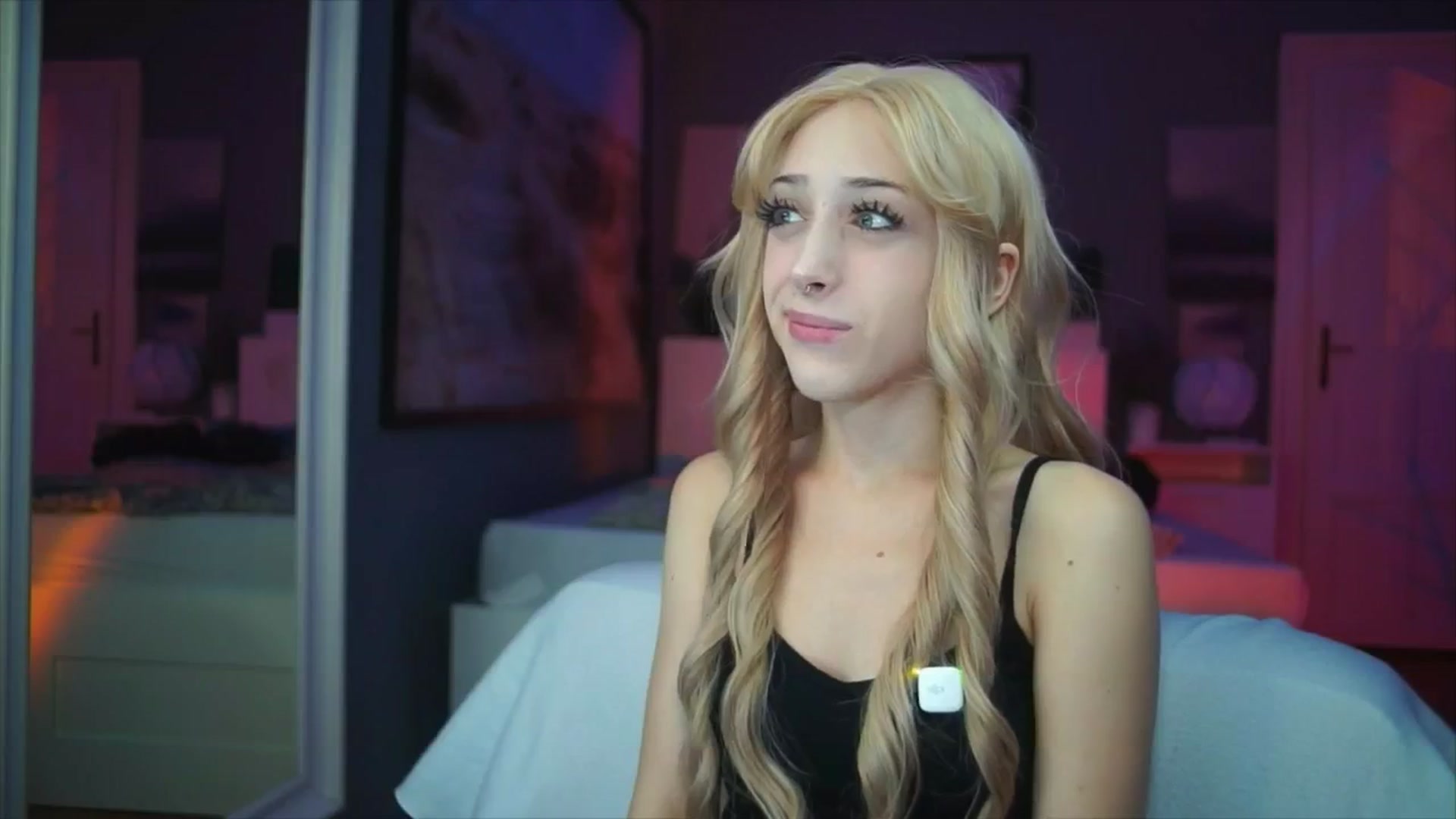 Gallery image thumbnail from Fanny21's myfreecams stream on, 10/07/2025, 18:56 image 15 of 20