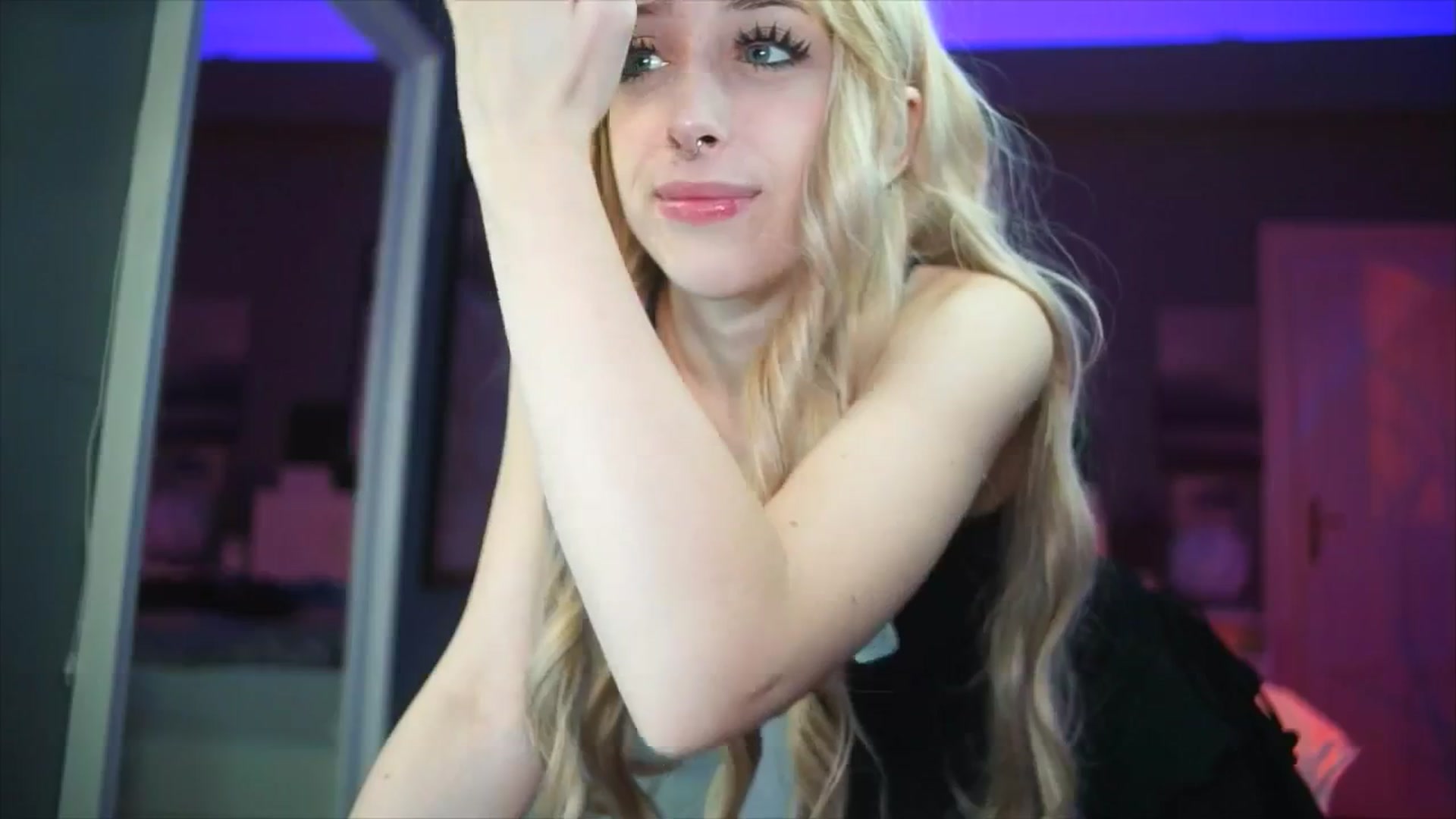 Gallery image thumbnail from Fanny21's myfreecams stream on, 10/07/2025, 18:56 image 19 of 20