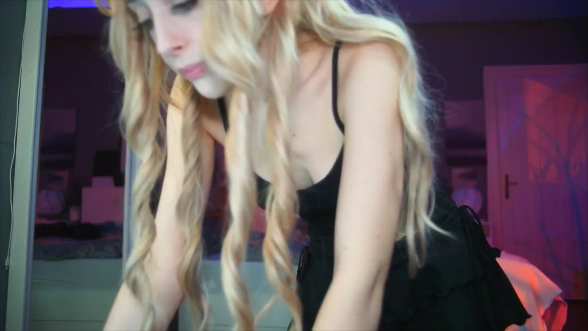Gallery image thumbnail from Fanny21's myfreecams stream on, 10/07/2025, 18:56 image 6 of 20