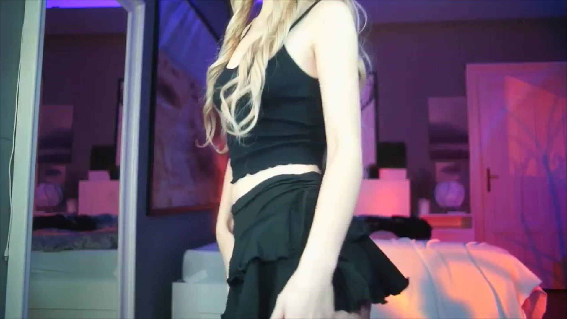 Gallery image thumbnail from Fanny21's myfreecams stream on, 10/07/2025, 18:56 image 5 of 20