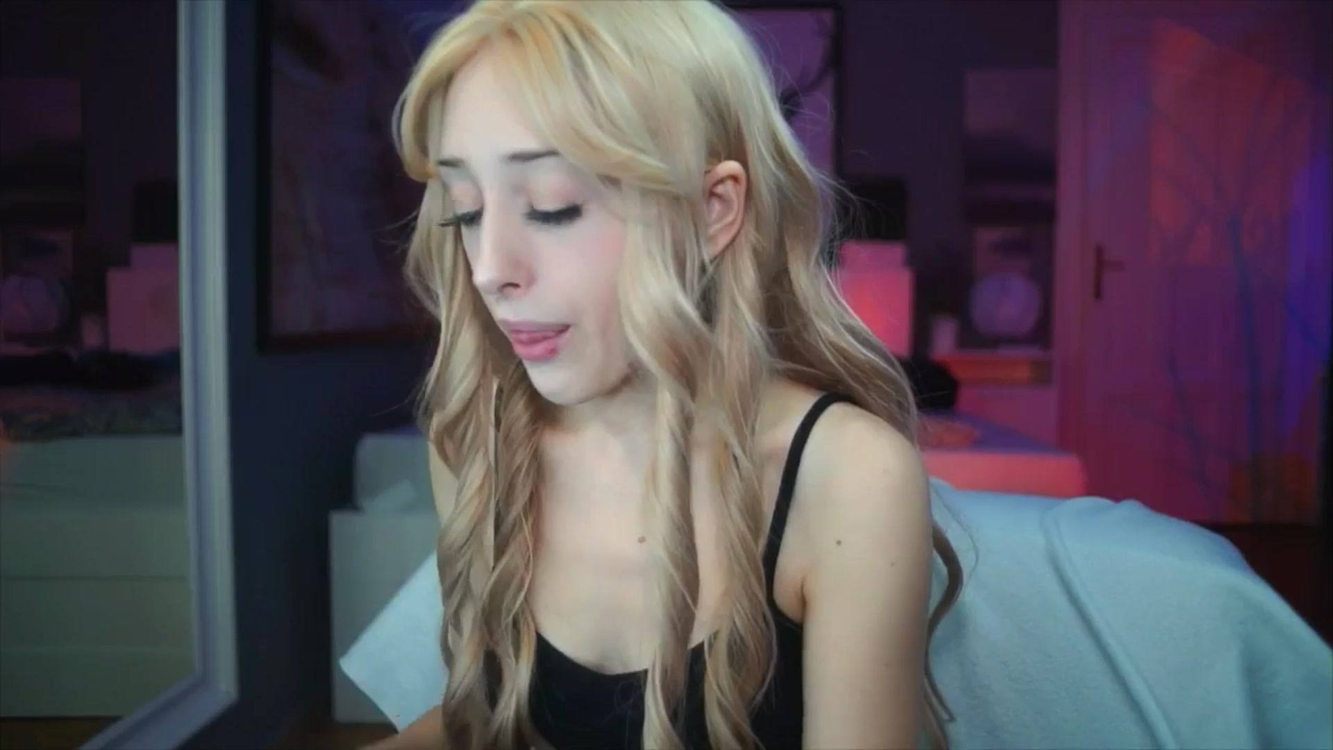 Gallery image thumbnail from Fanny21's myfreecams stream on, 10/07/2025, 18:56 image 4 of 20